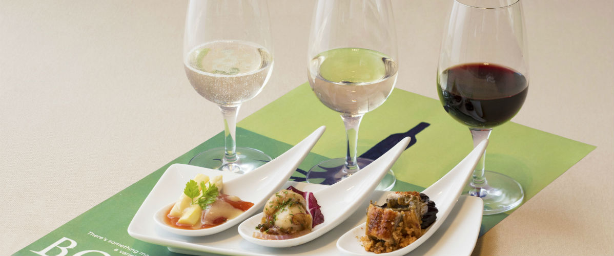 ボルドーワインが一杯200円で楽しめるバー