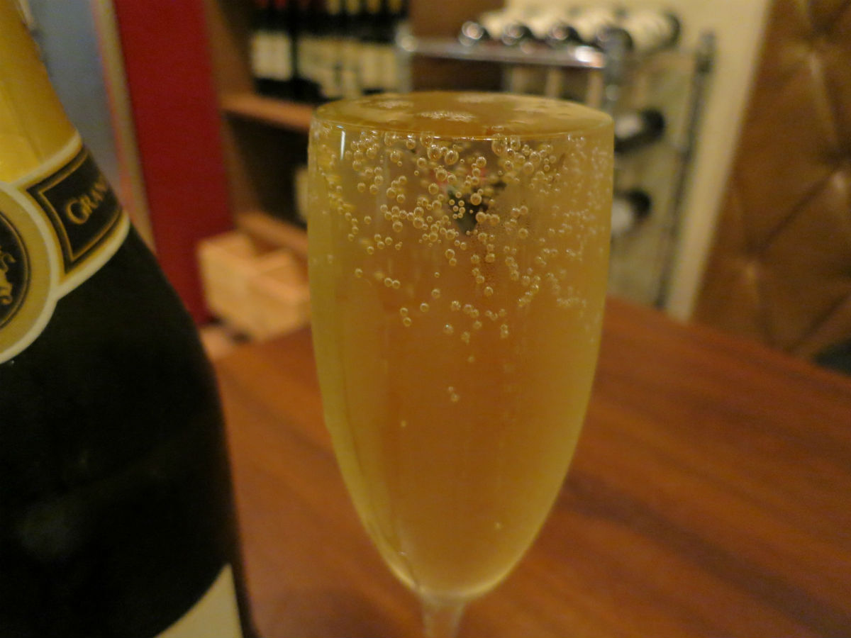 なんとスパークリングワインが1,500円で2時間飲み放題