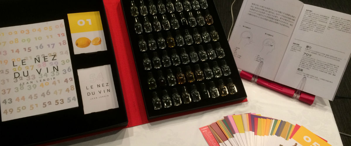 問題です。ライチの香りのする白ワインはなに？