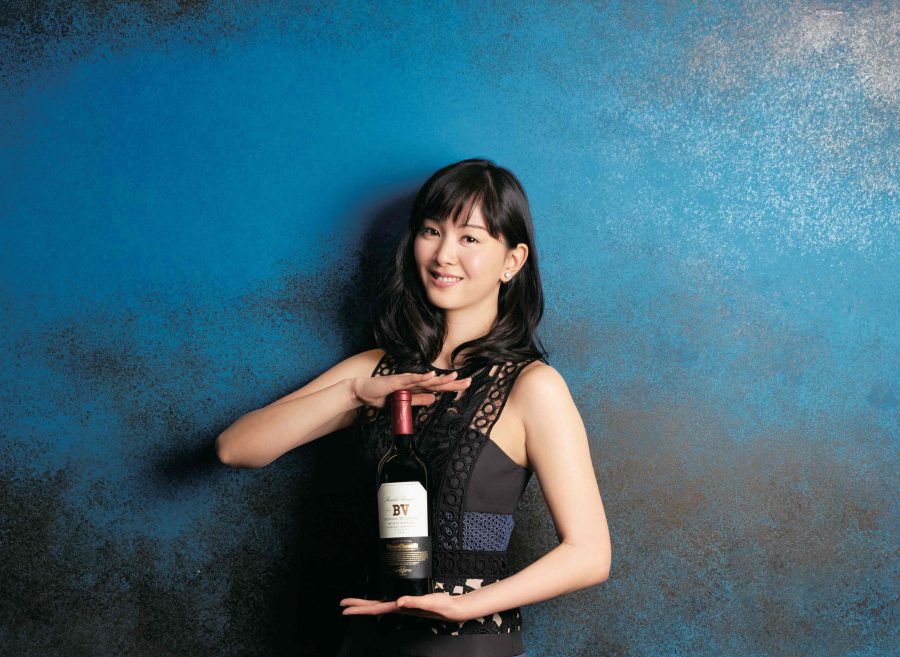 COVER STORY : 石橋杏奈はうれしいことがあった日に飲む