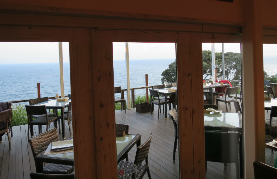 『iL CHIANTI CAFE 江の島』のテラスで〜