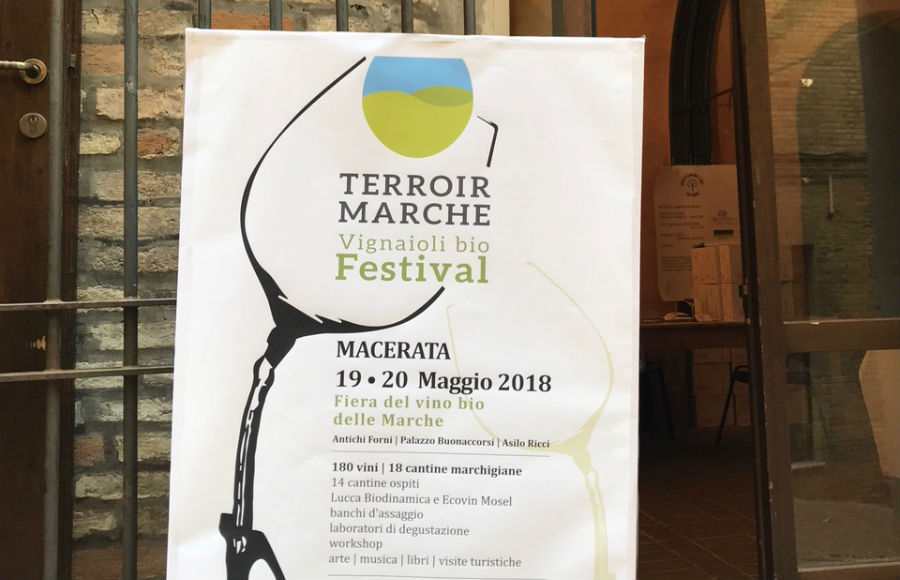 会場入り口看板