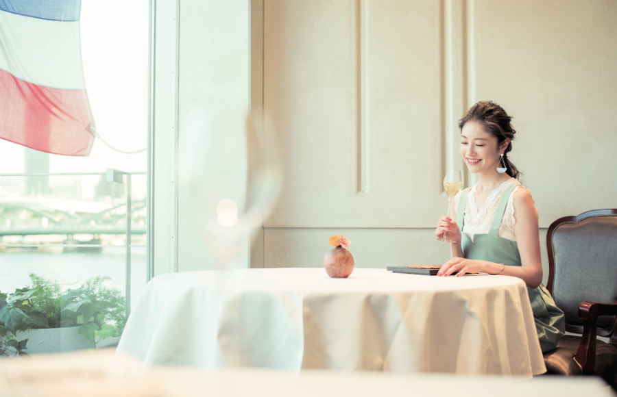 COVER STORY：女優・関めぐみは「このシャンパーニュは独り占めしたい」と言った