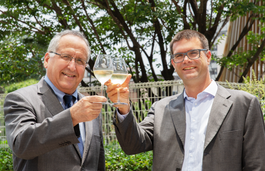 ヴィーニョ・ヴェルデNo.1ブランド「カザル・ガルシア」でカンパイ！