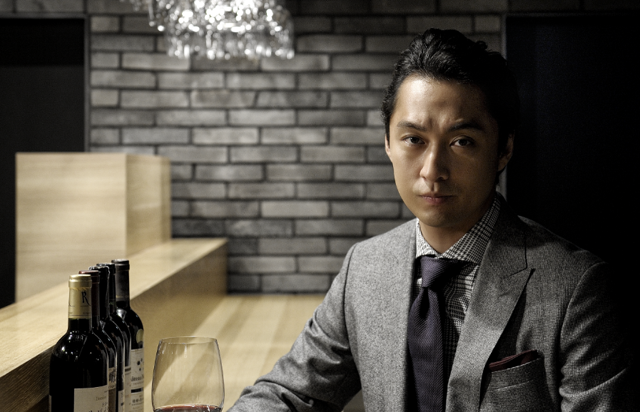 俳優・渡辺 大は映画『ウスケボーイズ』の主演でワインの扉が開いた。