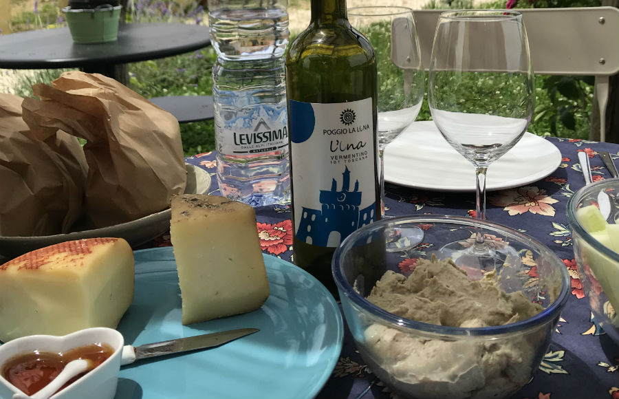 ワイナリーでランチ