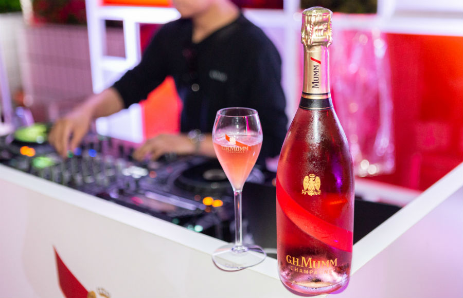 東京・赤坂に「＃MUMMBEACHCLUB（マム ビーチクラブ）」オープン中