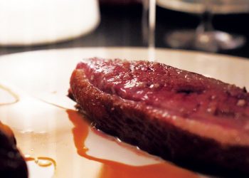 たおやかな自社ワインに 限りなく上品な料理を