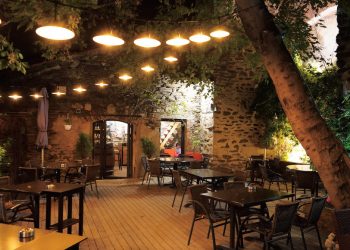 石造りの修道院跡地は シーフード・パラダイス！