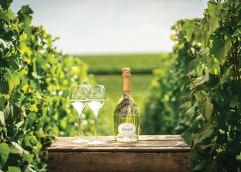 ルイナール ソムリエチャレンジ 2021で岩田 渉さんと森本 美雪さんが優勝