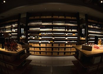 新時代を感じさせるワインのブティック