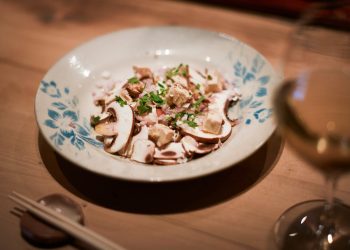 一生モノのレシピを手に入れる！マッシュルームサラダ 漬けチーズ添え