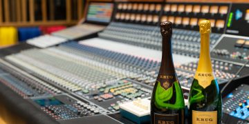 千住明がクリュッグに捧げた2曲、公開